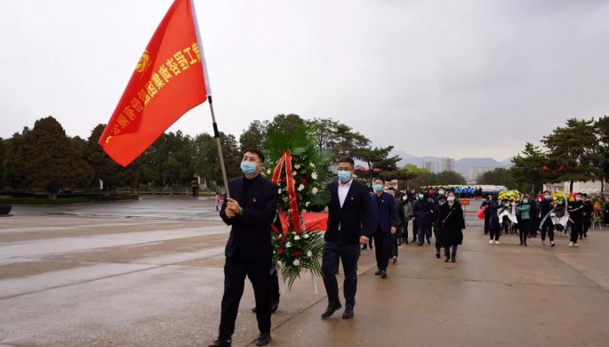 傳承紅色基因  汲取奮進(jìn)力量<br/>甘肅工程咨詢(xún)集團(tuán)廣泛開(kāi)展 “清明祭英烈”系列主題黨日活動(dòng)